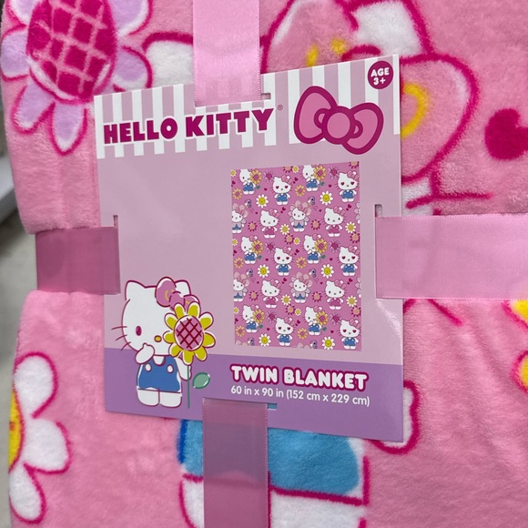Hello Kitty Pink Daisy Blanket TWIN - Picture 2 of 2